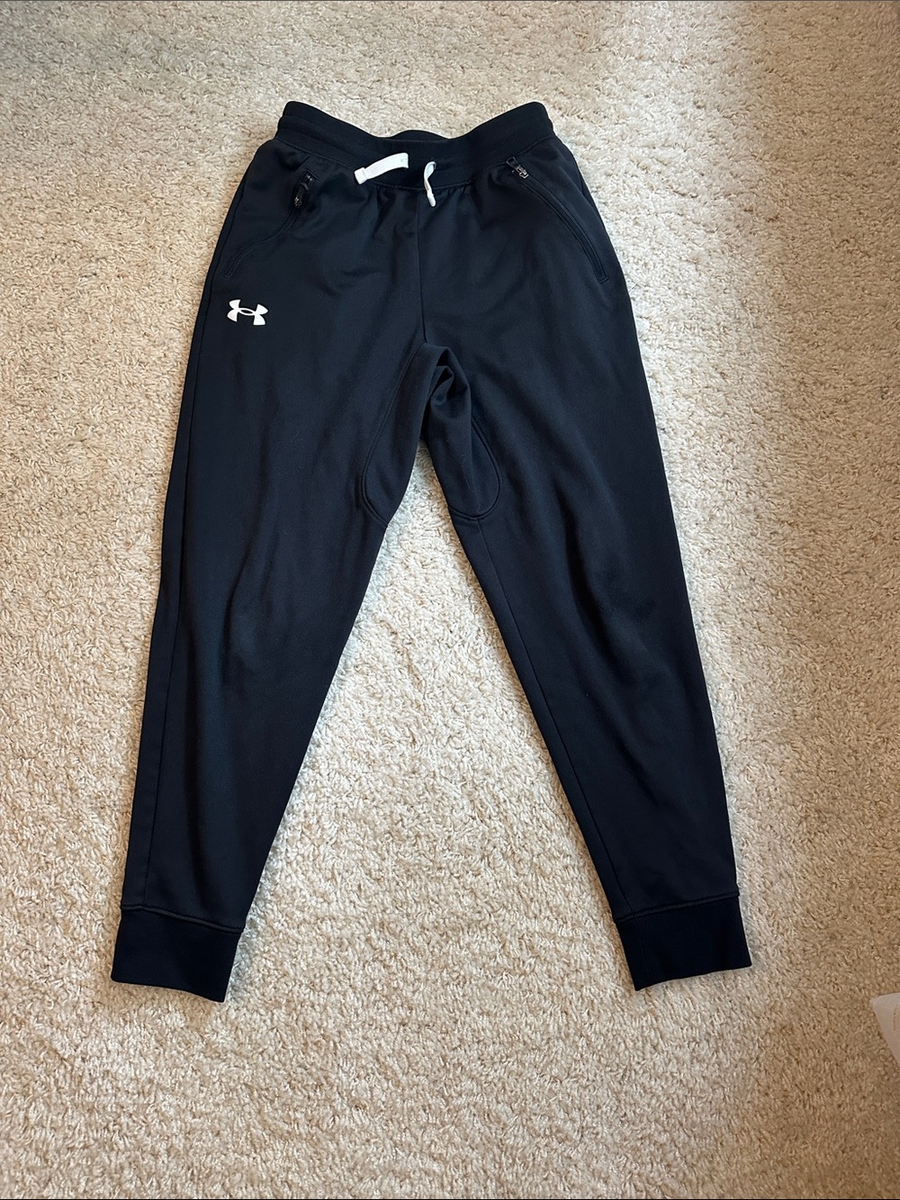 Boys under Armour joggers size medium